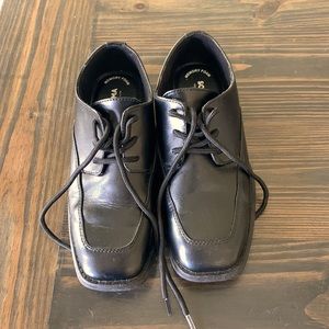 Boys Sonoma square toe dress shoes